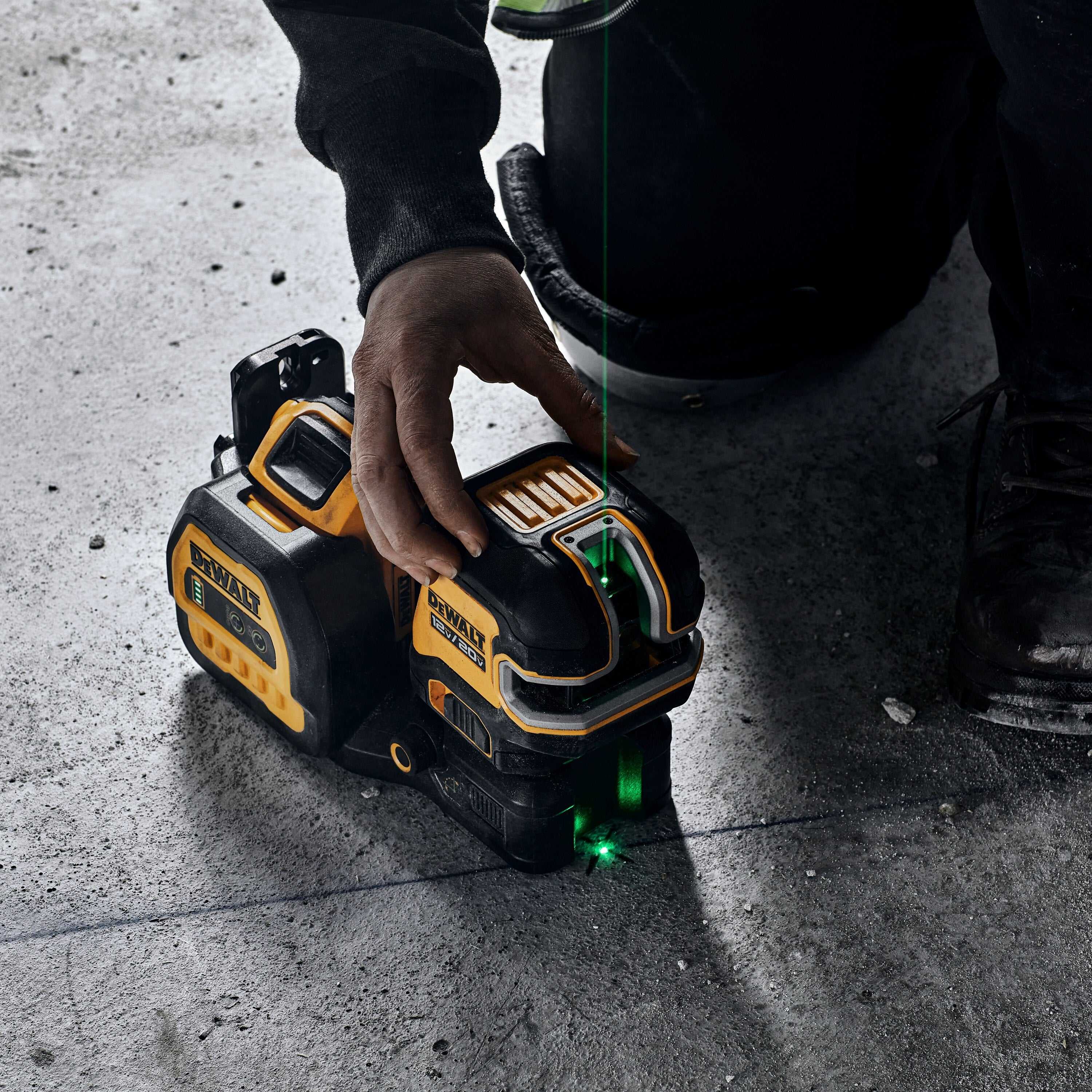 DeWalt, DeWalt DCLE34520G 20V MAX 5-Spot Green Line Laser Kit