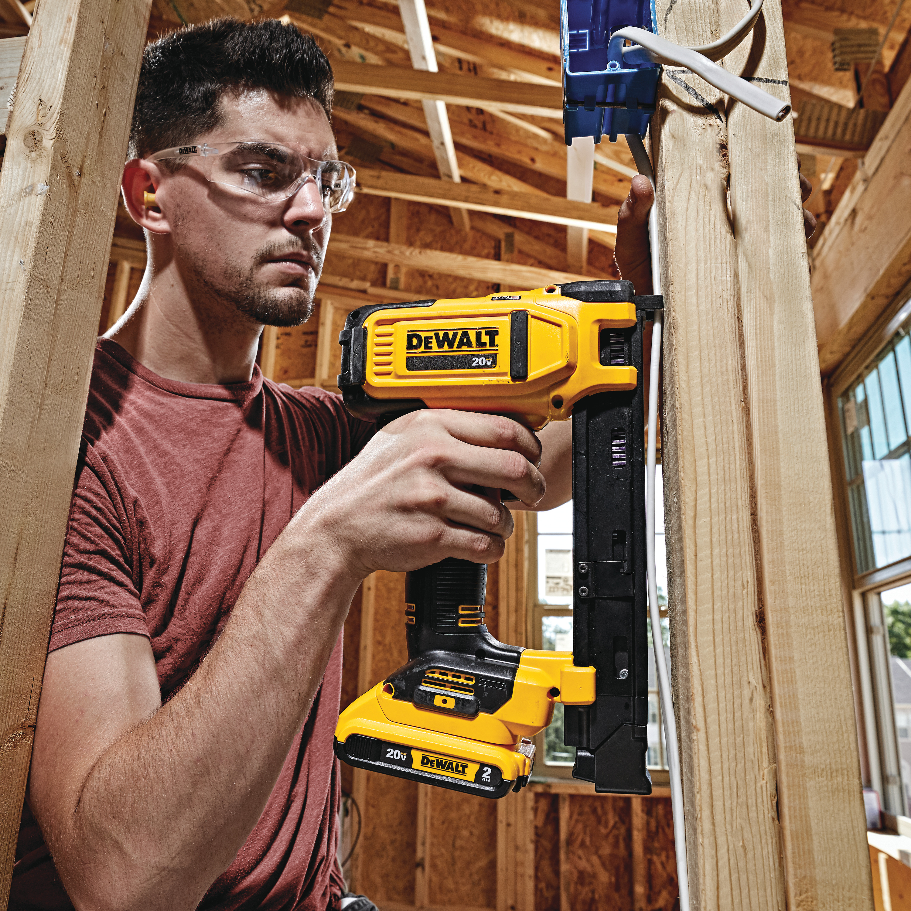 DeWalt, DeWalt DCN701D1 Cordless Cable Stapler Kit