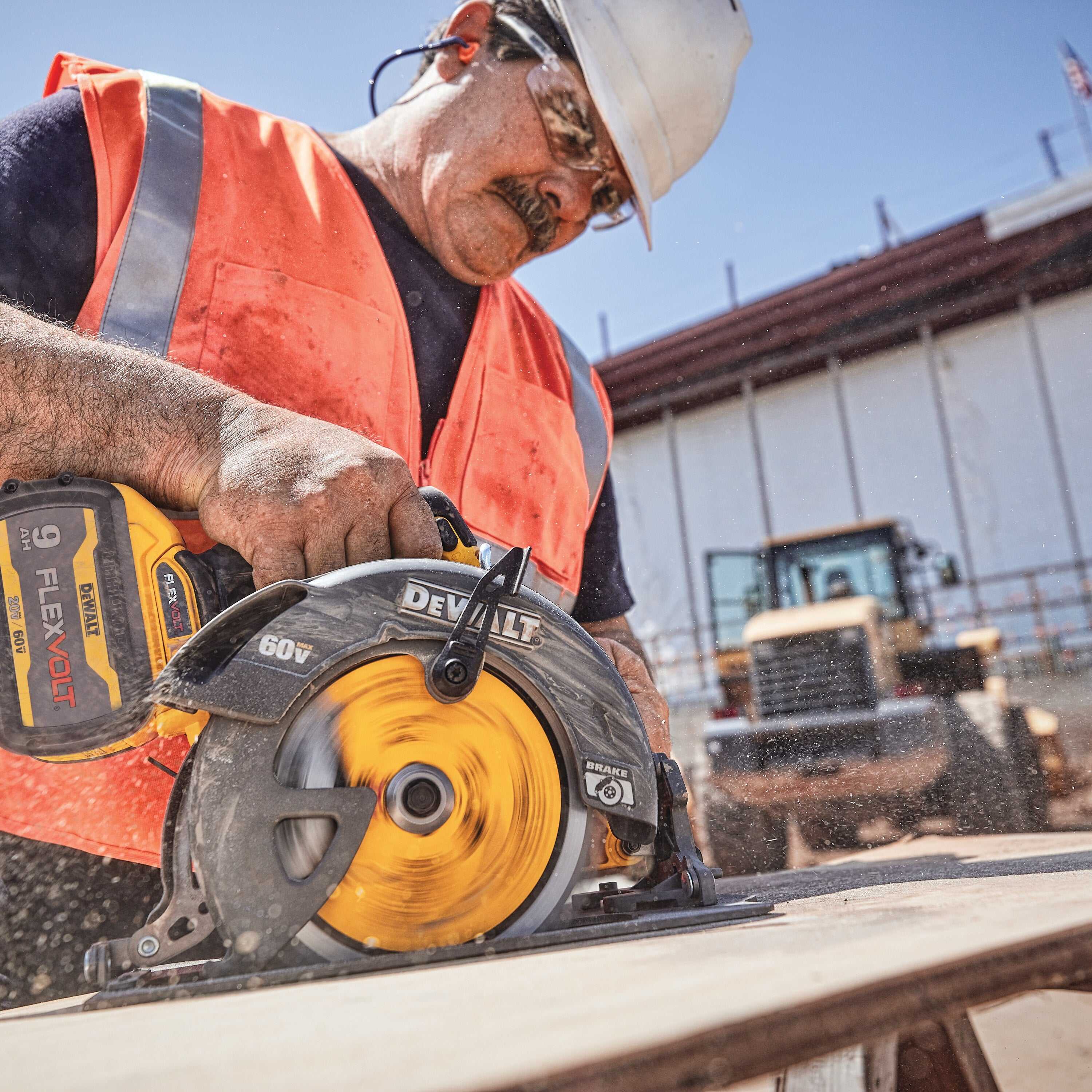 DeWalt, DeWalt DCS578B Flexvolt 60V MAX Brushless 7-1/4"Cordless Circular Saw with Brake (Tool Only)