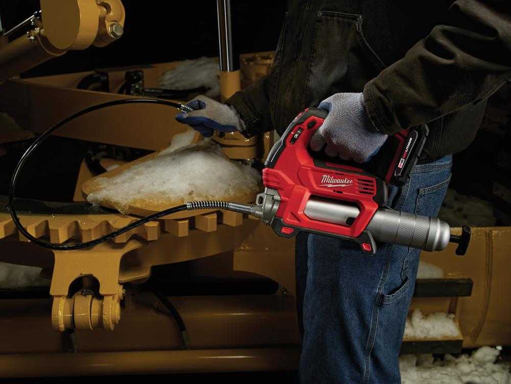 Milwaukee, Milwaukee 2646-20 M18 Cordless 2-Speed Grease Gun (Tool Only)